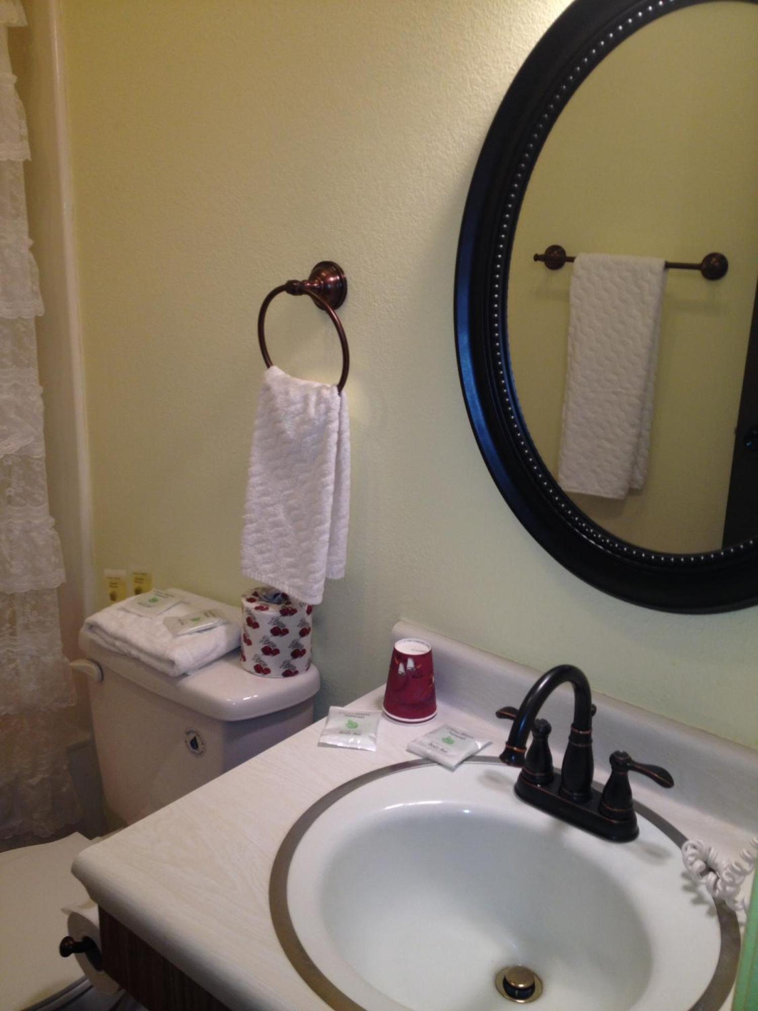 Victorian Inn Sparks Room photo
