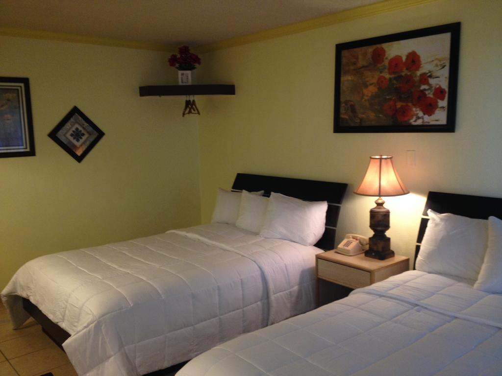 Victorian Inn Sparks Room photo