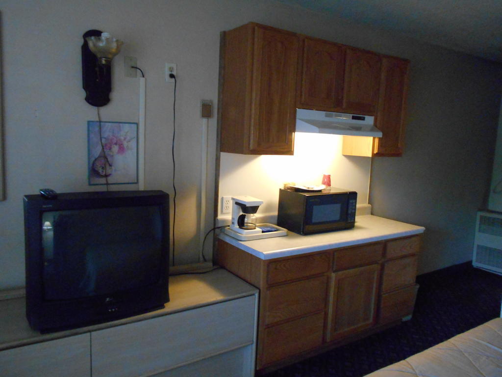 Victorian Inn Sparks Room photo