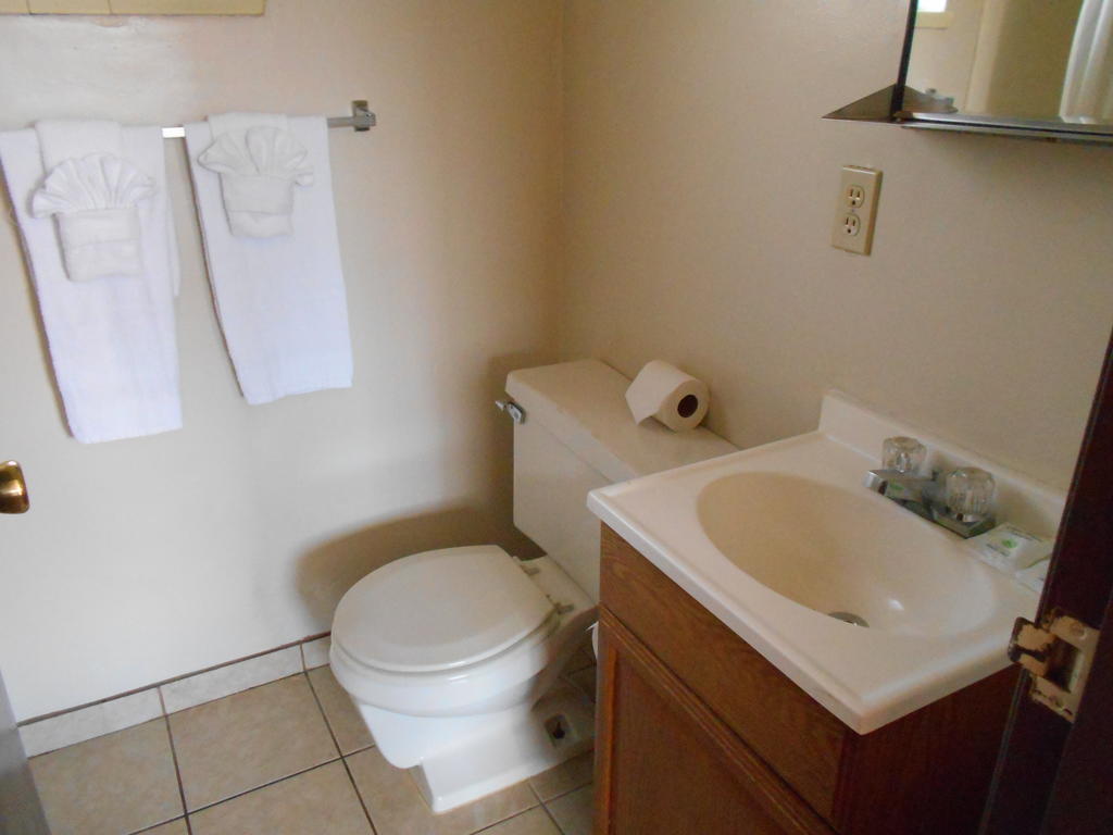 Victorian Inn Sparks Room photo